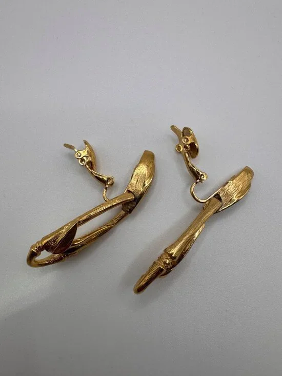 Vintage Trifari Bamboo Drop Earrings Gold Tone Dangle Signed Designer Chic - Picture 8 of 9